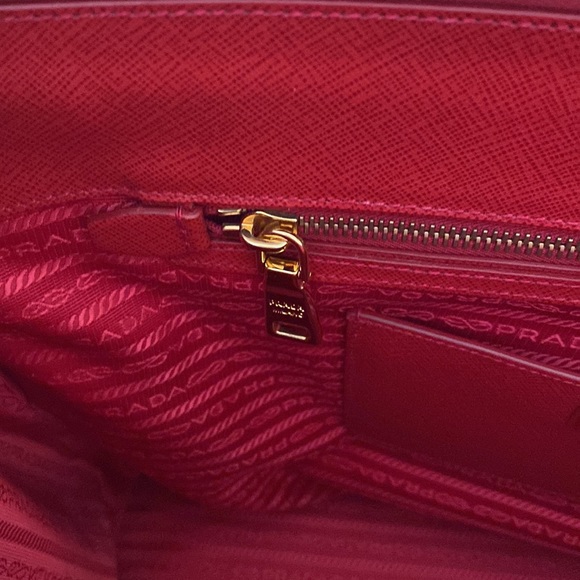 Authentic Prada Extra large Galleria Tote - Picture 9 of 16